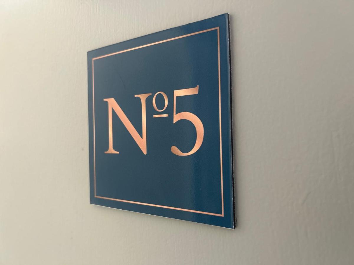 Hotel No5, Beachfront With Free Private Car Park ลันดิดโน ภายนอก รูปภาพ