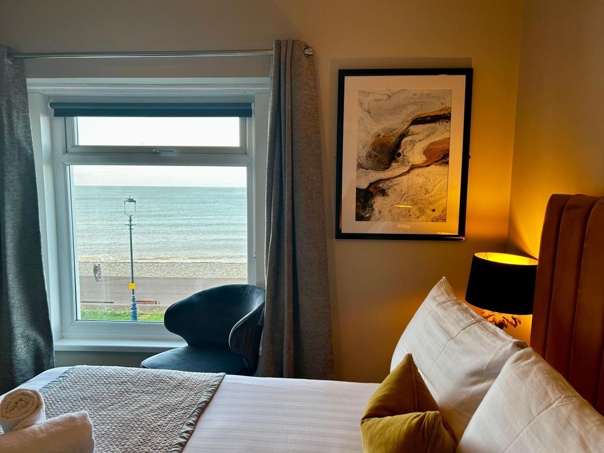 Hotel No5, Beachfront With Free Private Car Park ลันดิดโน ภายนอก รูปภาพ