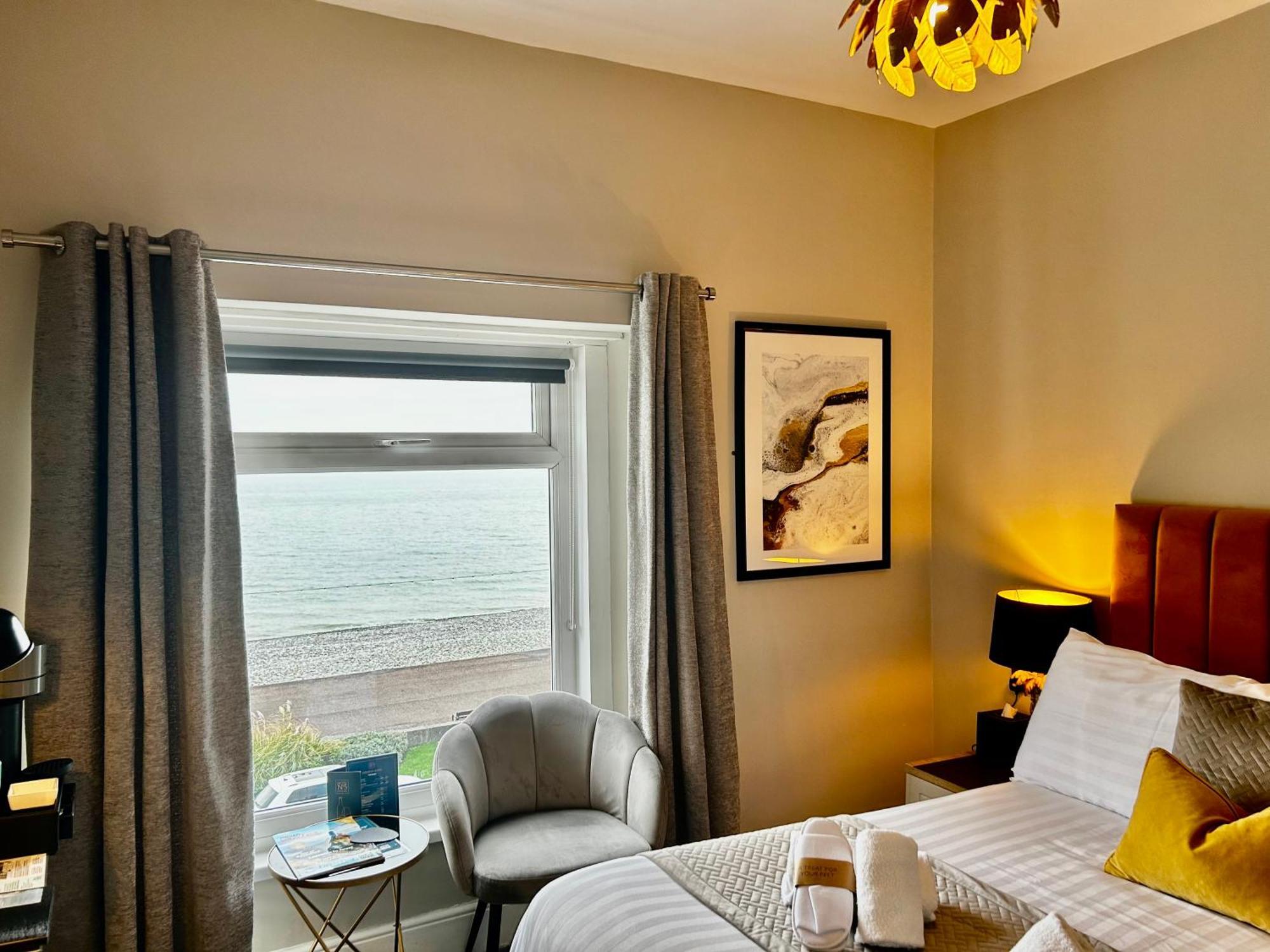 Hotel No5, Beachfront With Free Private Car Park ลันดิดโน ภายนอก รูปภาพ